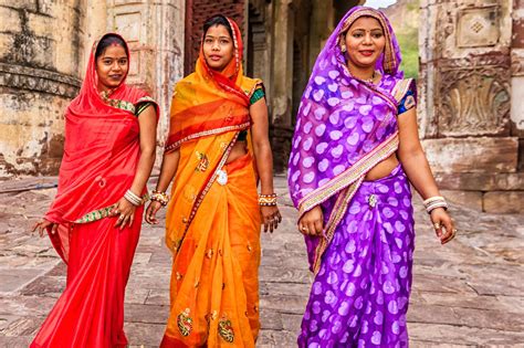 vestimenta de india|Vestimenta de los hombres y mujeres en la India: un。